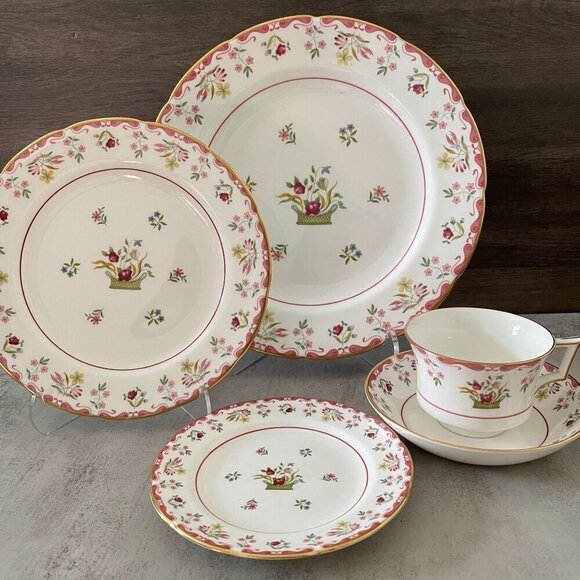 Wedgwood Bianca Williamsburg Dinnerware 5-Piece Place Setting Made in England - Picture 1 of 6